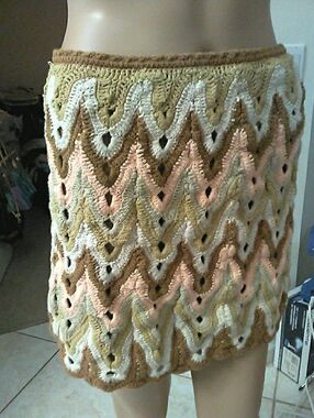LK NEW FREE PEOPLE Crochet Chevron Mini Skirt in Peach, Cream & Camel SZ.LG